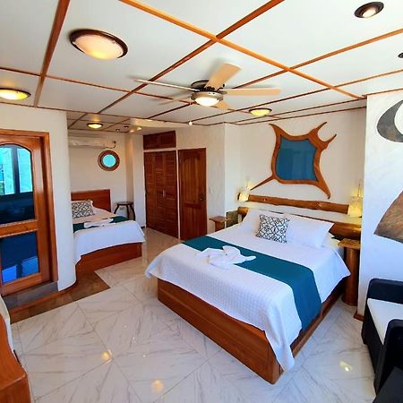 Casa Ocean Pier Bed & Breakfast Пуерто Айора Екстериор снимка